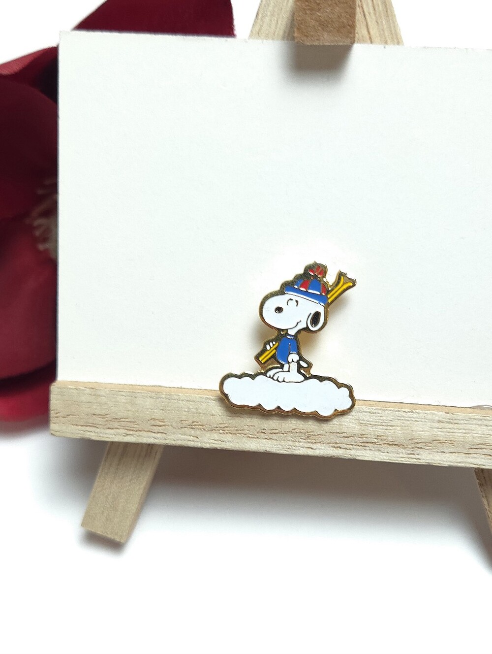 Vintage Snoopy Skiing Enamel Gold Tone Brooch Schulz 1958 United Syndicate Pin